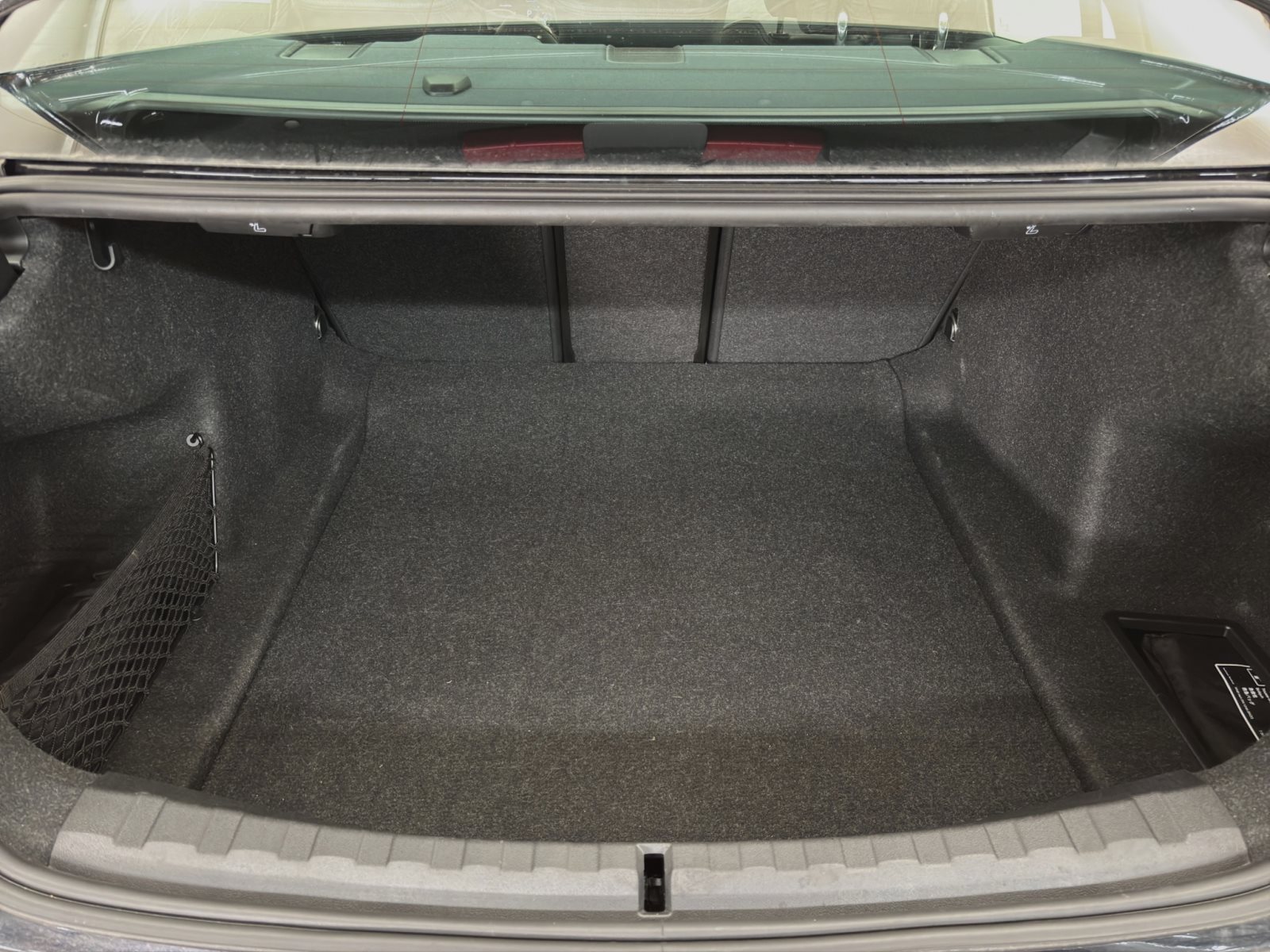 Fahrzeugabbildung BMW 318i Limousine [M Sport, LC+, HiFi, RFK, SHZ]