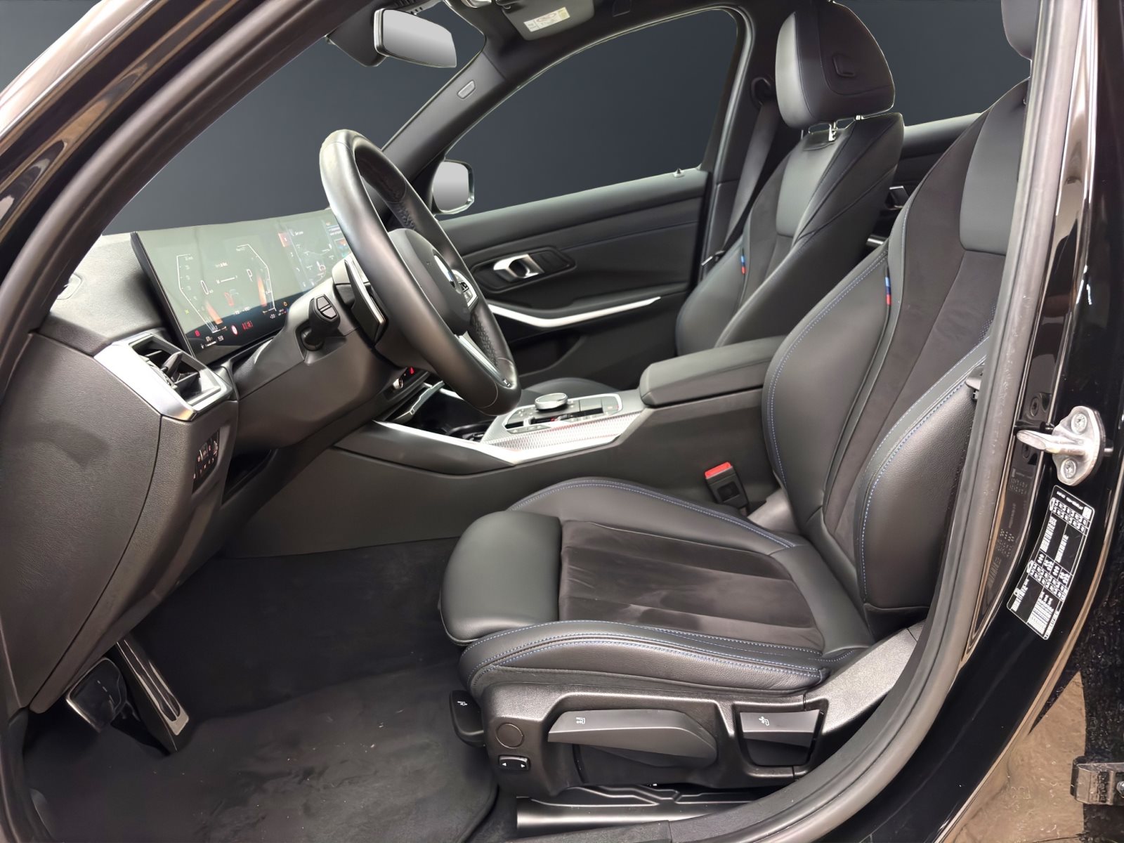 Fahrzeugabbildung BMW 318i Limousine [M Sport, LC+, HiFi, RFK, SHZ]