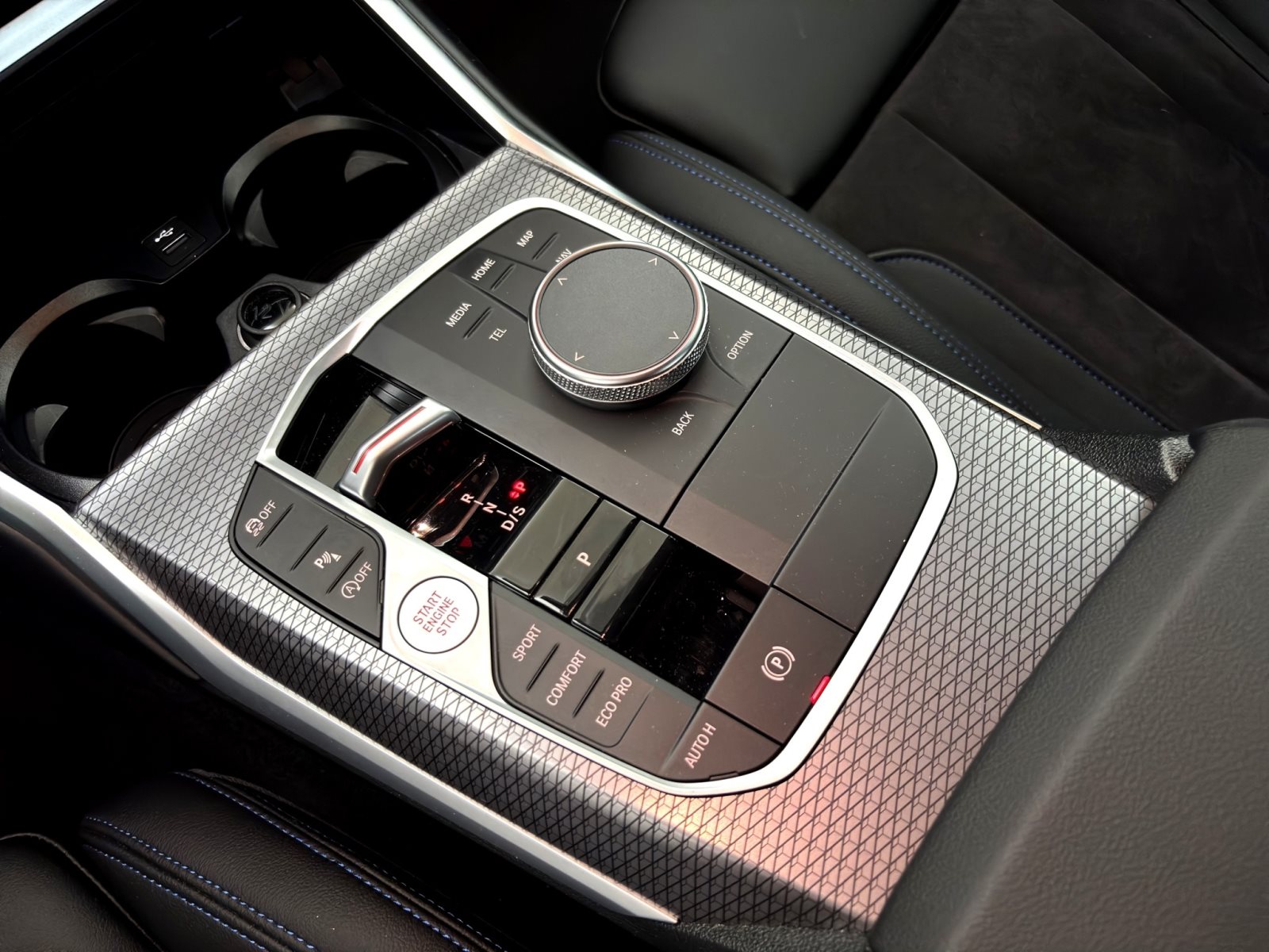 Fahrzeugabbildung BMW 318i Limousine [M Sport, LC+, HiFi, RFK, SHZ]
