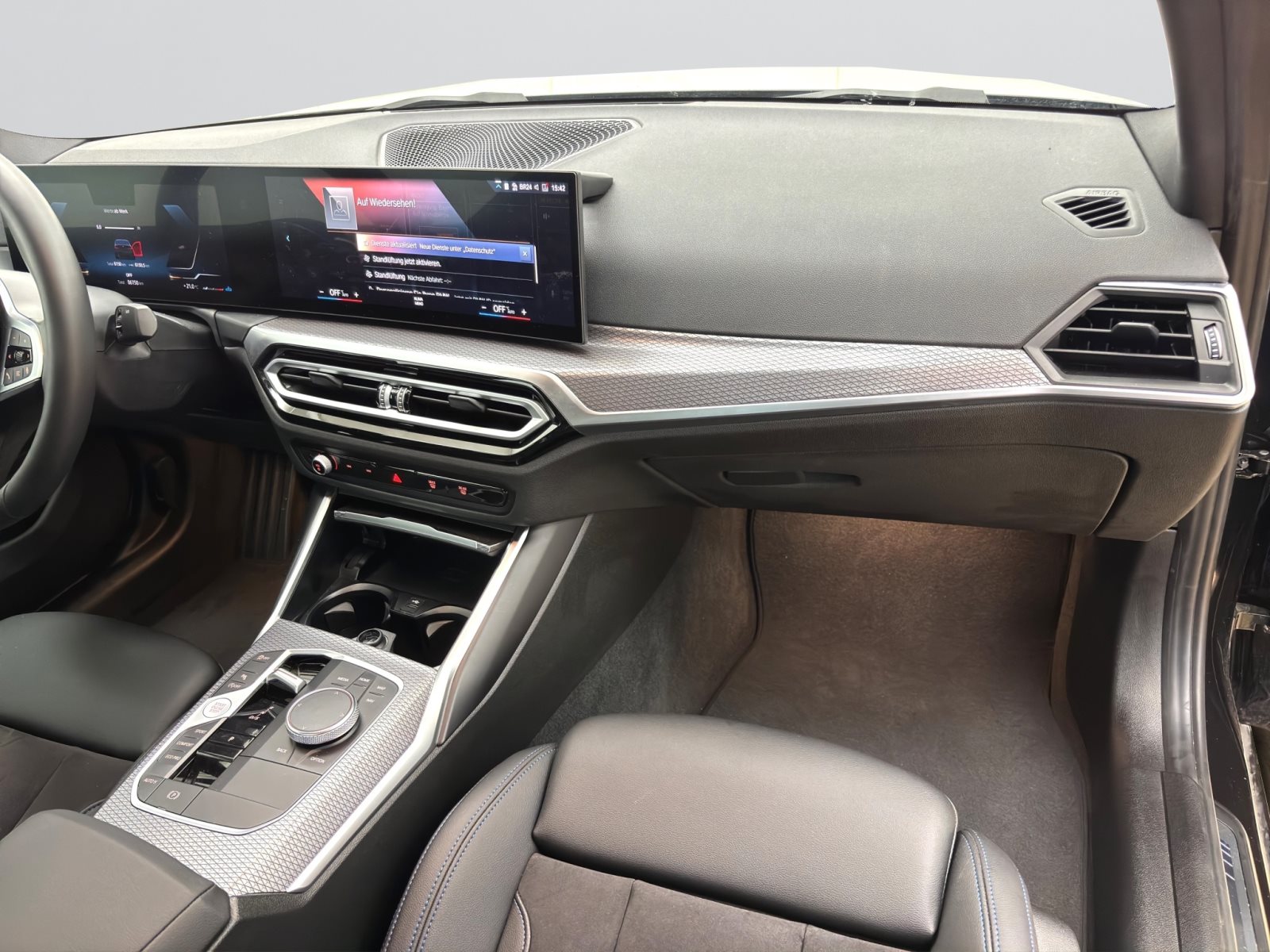 Fahrzeugabbildung BMW 318i Limousine [M Sport, LC+, HiFi, RFK, SHZ]