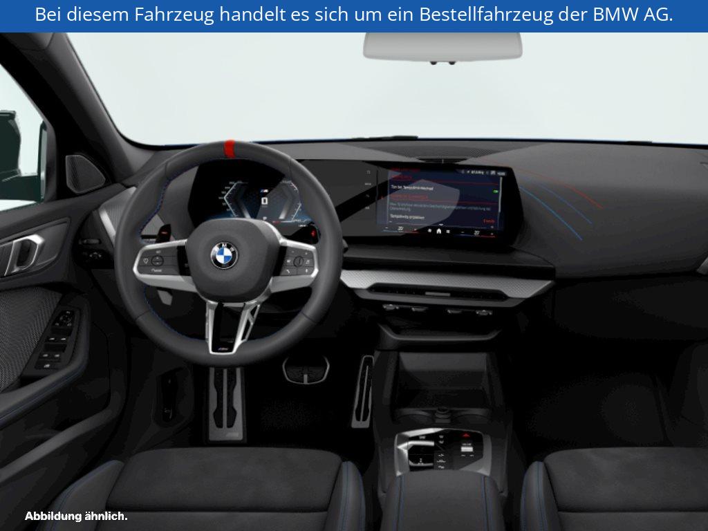 Fahrzeugabbildung BMW M135 xDrive