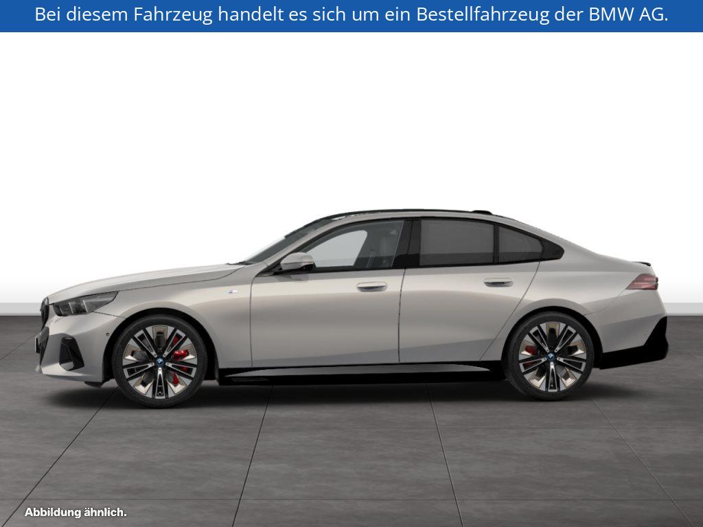 Fahrzeugabbildung BMW i5 xDrive40 Limousine