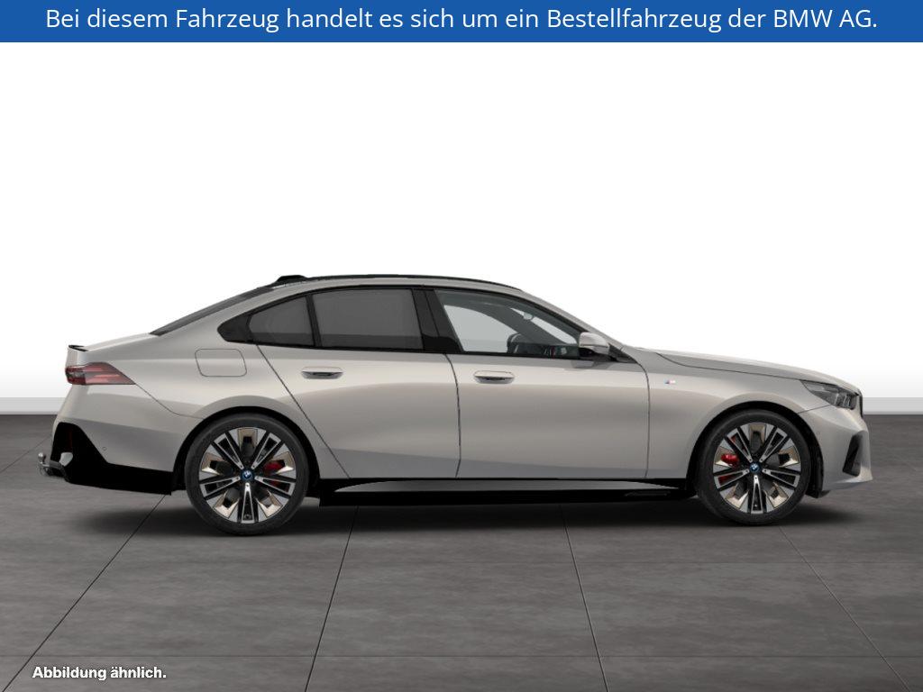 Fahrzeugabbildung BMW i5 xDrive40 Limousine