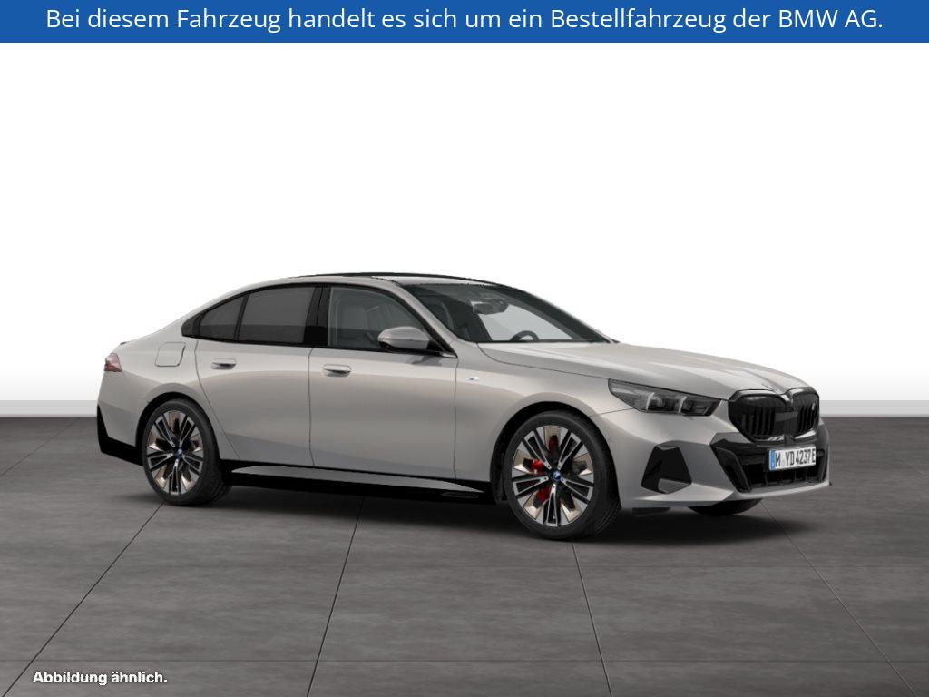 Fahrzeugabbildung BMW i5 xDrive40 Limousine