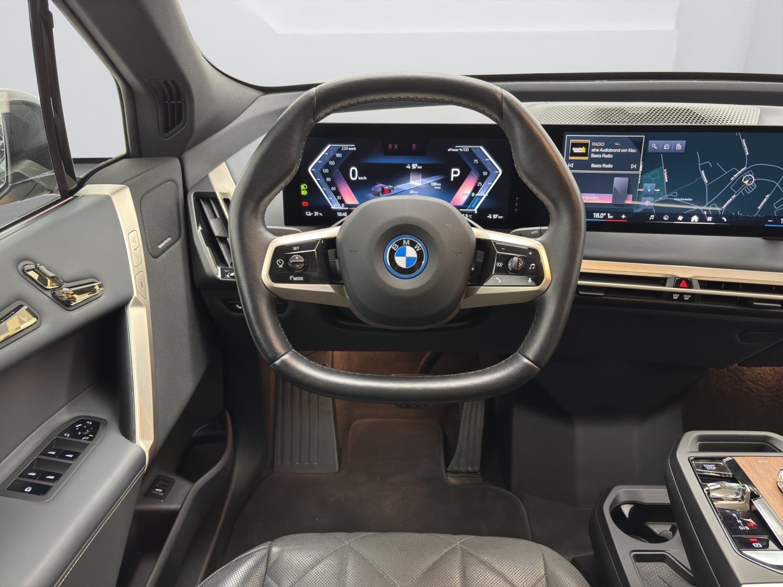 Fahrzeugabbildung BMW iX xDrive40 [Sportpaket, Laser, HK Sound, 360°]