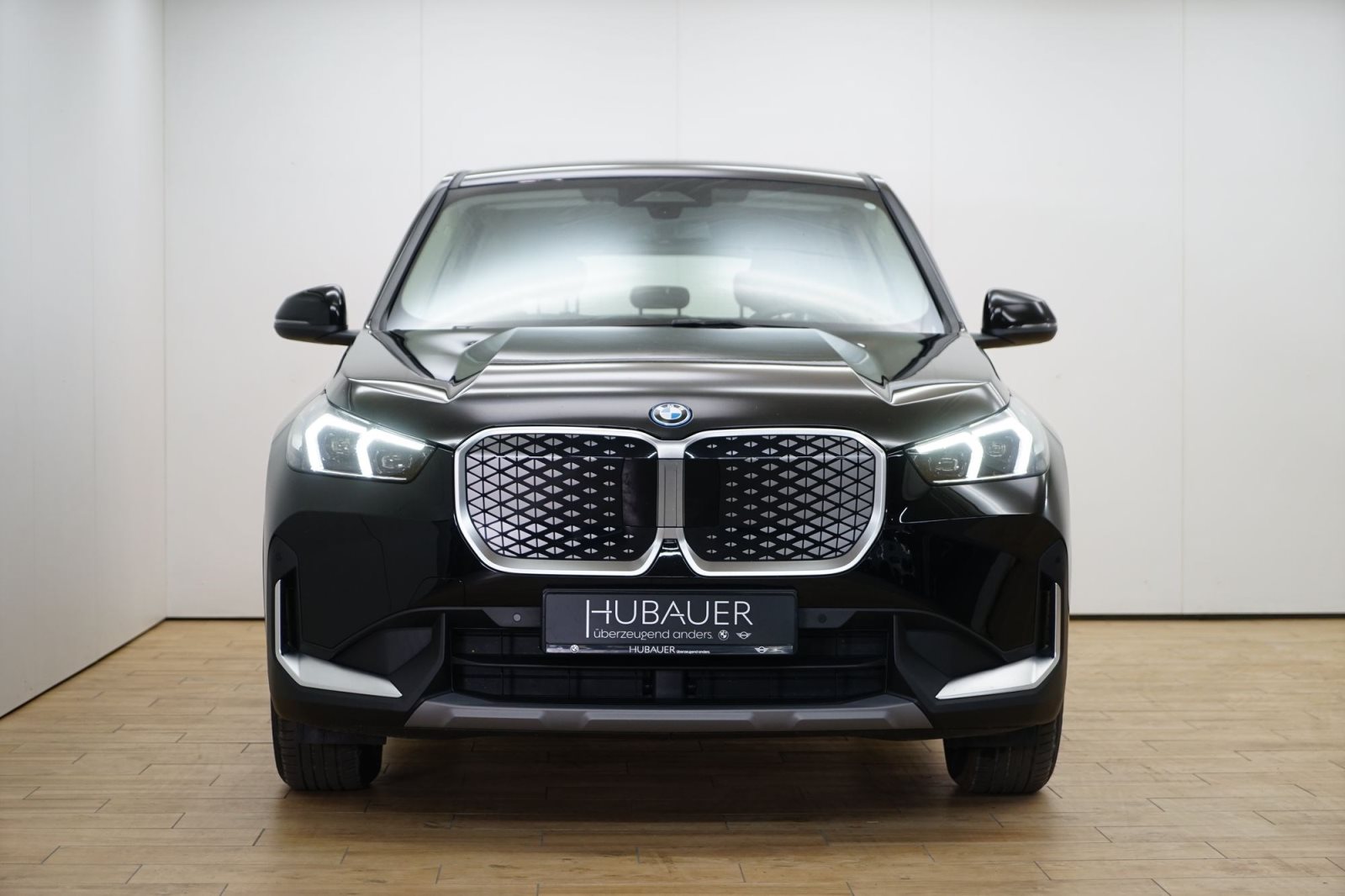 Fahrzeugabbildung BMW iX1 eDrive20 [LED, RFK, LRH, Komfortzugang, DAB]