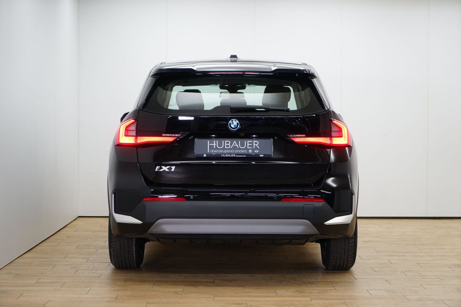 Fahrzeugabbildung BMW iX1 eDrive20 [LED, RFK, LRH, Komfortzugang, DAB]