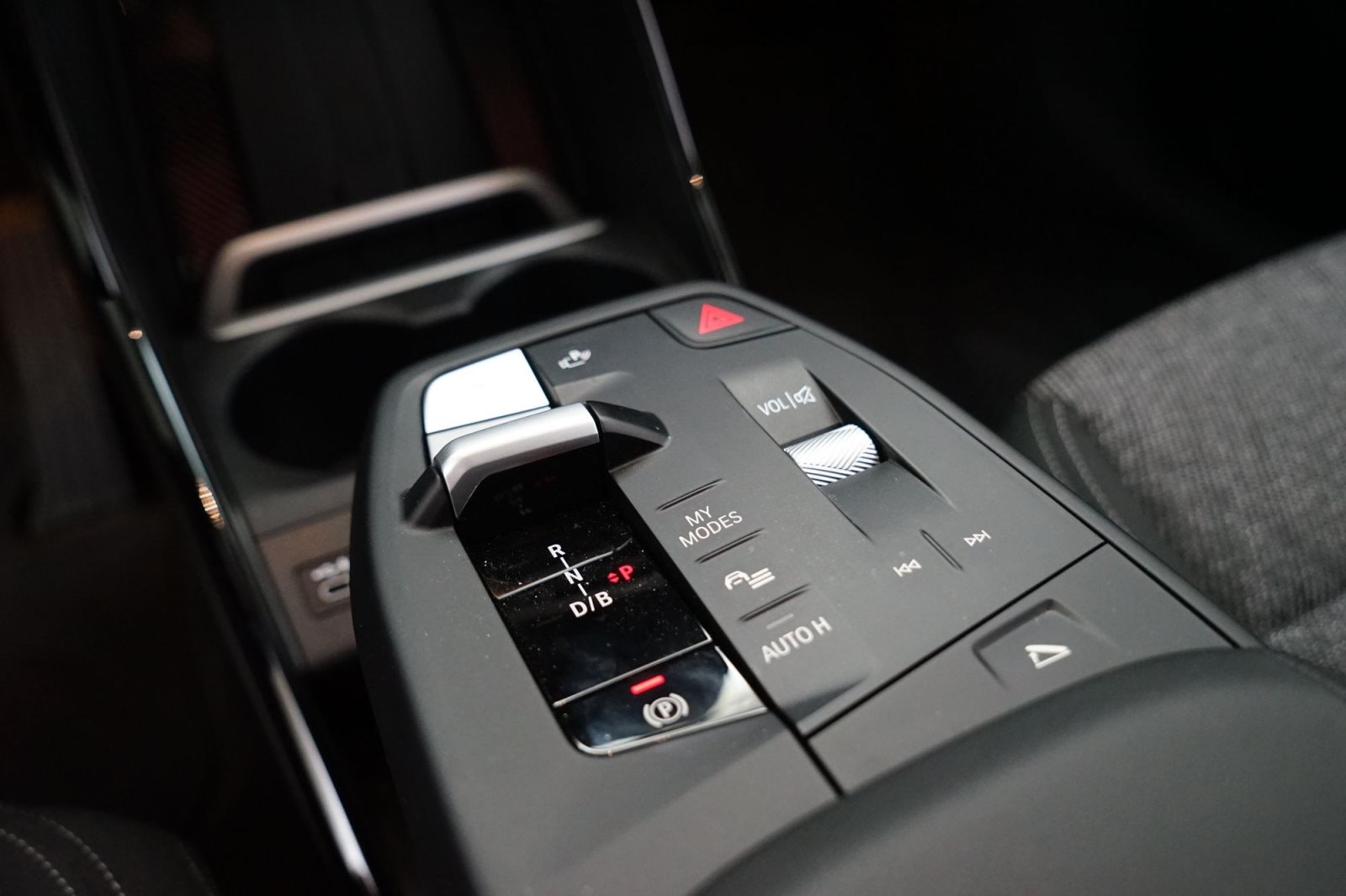 Fahrzeugabbildung BMW iX1 eDrive20 [LED, RFK, LRH, Komfortzugang, DAB]