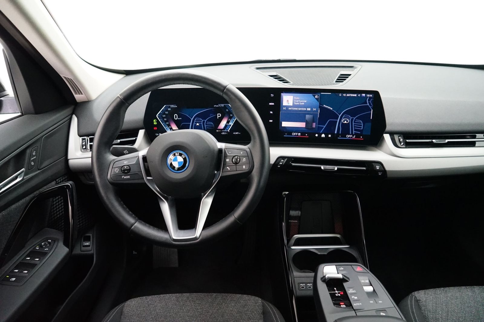 Fahrzeugabbildung BMW iX1 eDrive20 [LED, RFK, LRH, Komfortzugang, DAB]
