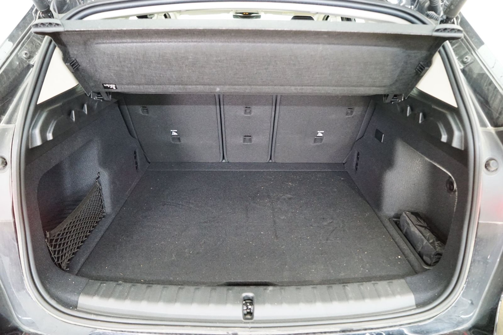 Fahrzeugabbildung BMW iX1 eDrive20 [LED, RFK, LRH, Komfortzugang, DAB]