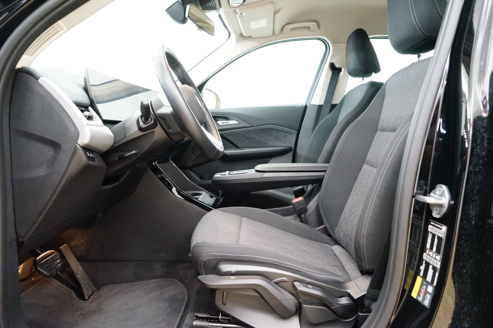 Fahrzeugabbildung BMW iX1 eDrive20 [LED, RFK, LRH, Komfortzugang, DAB]