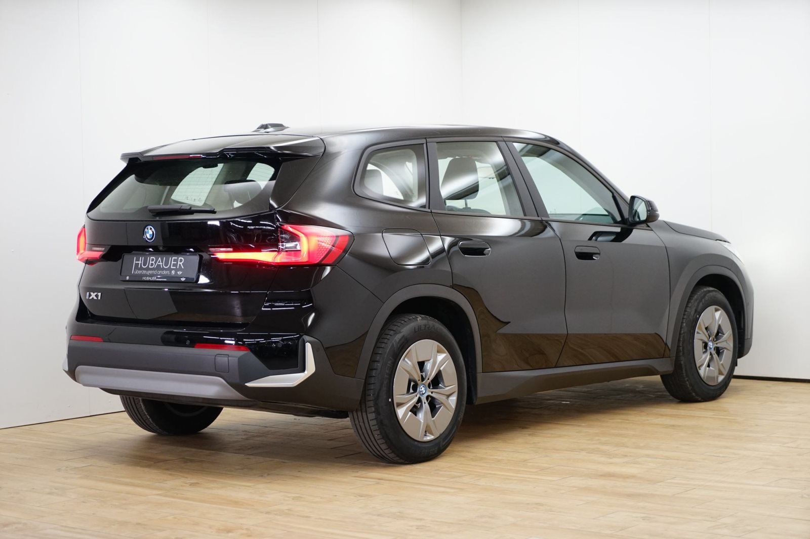 Fahrzeugabbildung BMW iX1 eDrive20 [LED, RFK, LRH, Komfortzugang, DAB]