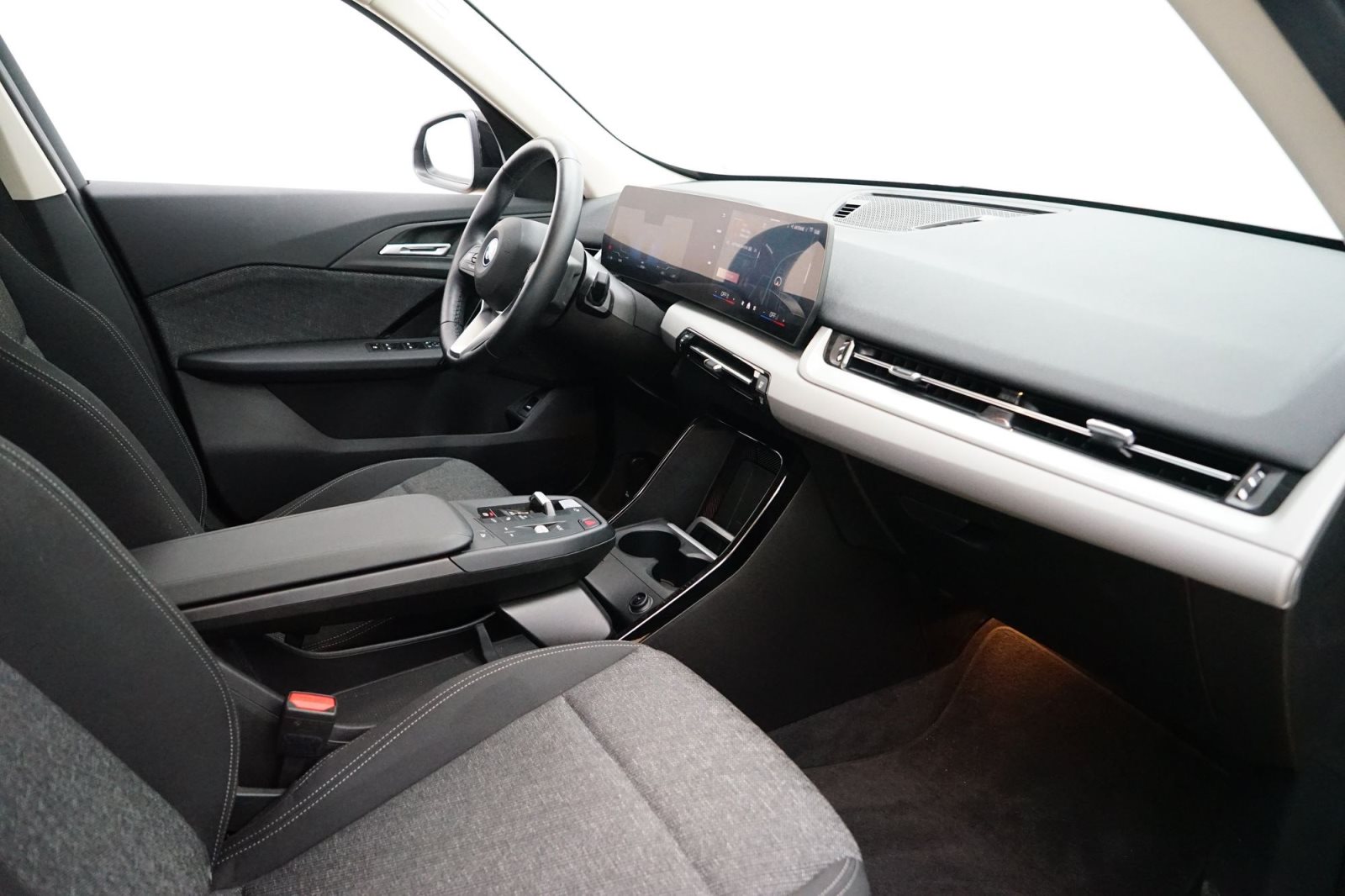 Fahrzeugabbildung BMW iX1 eDrive20 [LED, RFK, LRH, Komfortzugang, DAB]