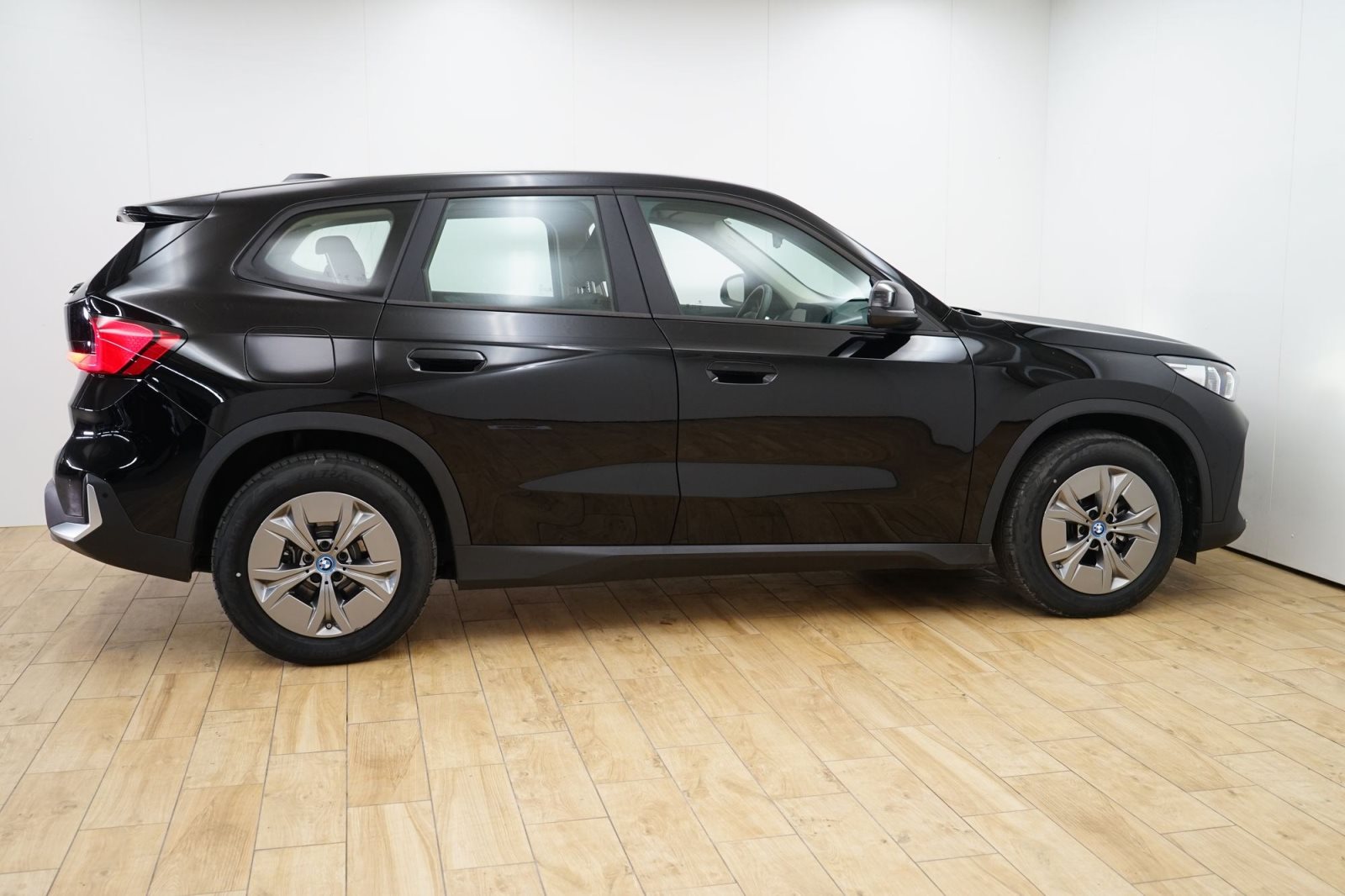 Fahrzeugabbildung BMW iX1 eDrive20 [LED, RFK, LRH, Komfortzugang, DAB]