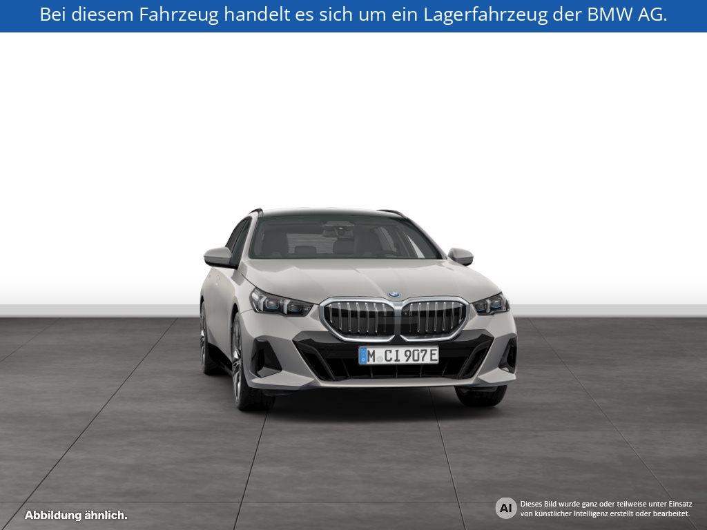 Fahrzeugabbildung BMW 550e xDrive Touring