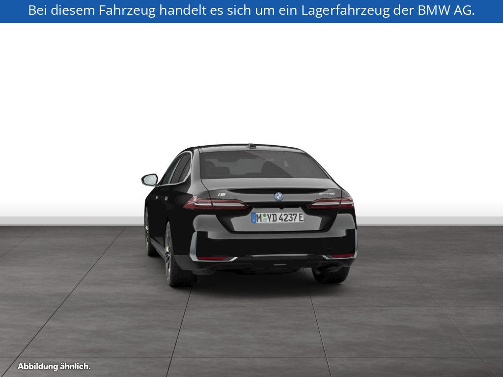 Fahrzeugabbildung BMW i5 eDrive40 Limousine