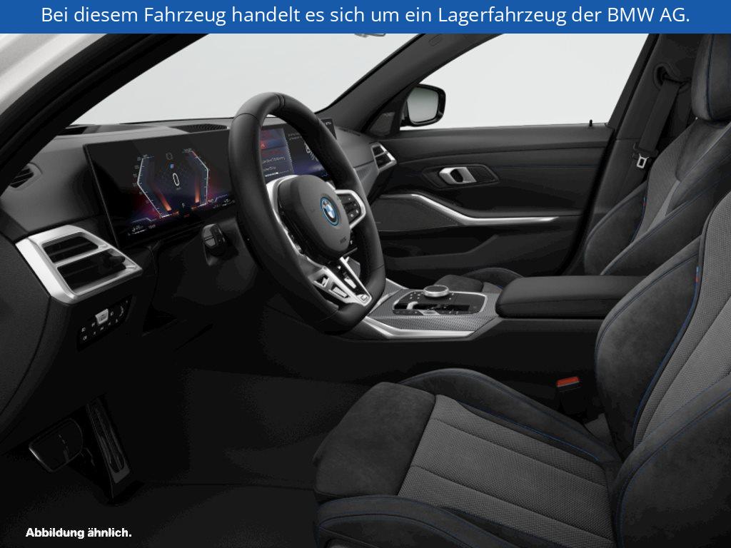Fahrzeugabbildung BMW 330e Limousine