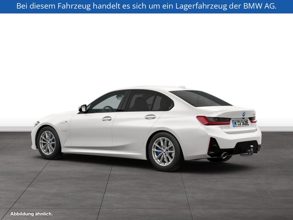 Fahrzeugabbildung BMW 330e Limousine