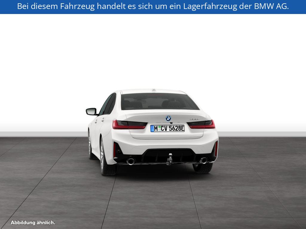 Fahrzeugabbildung BMW 330e Limousine
