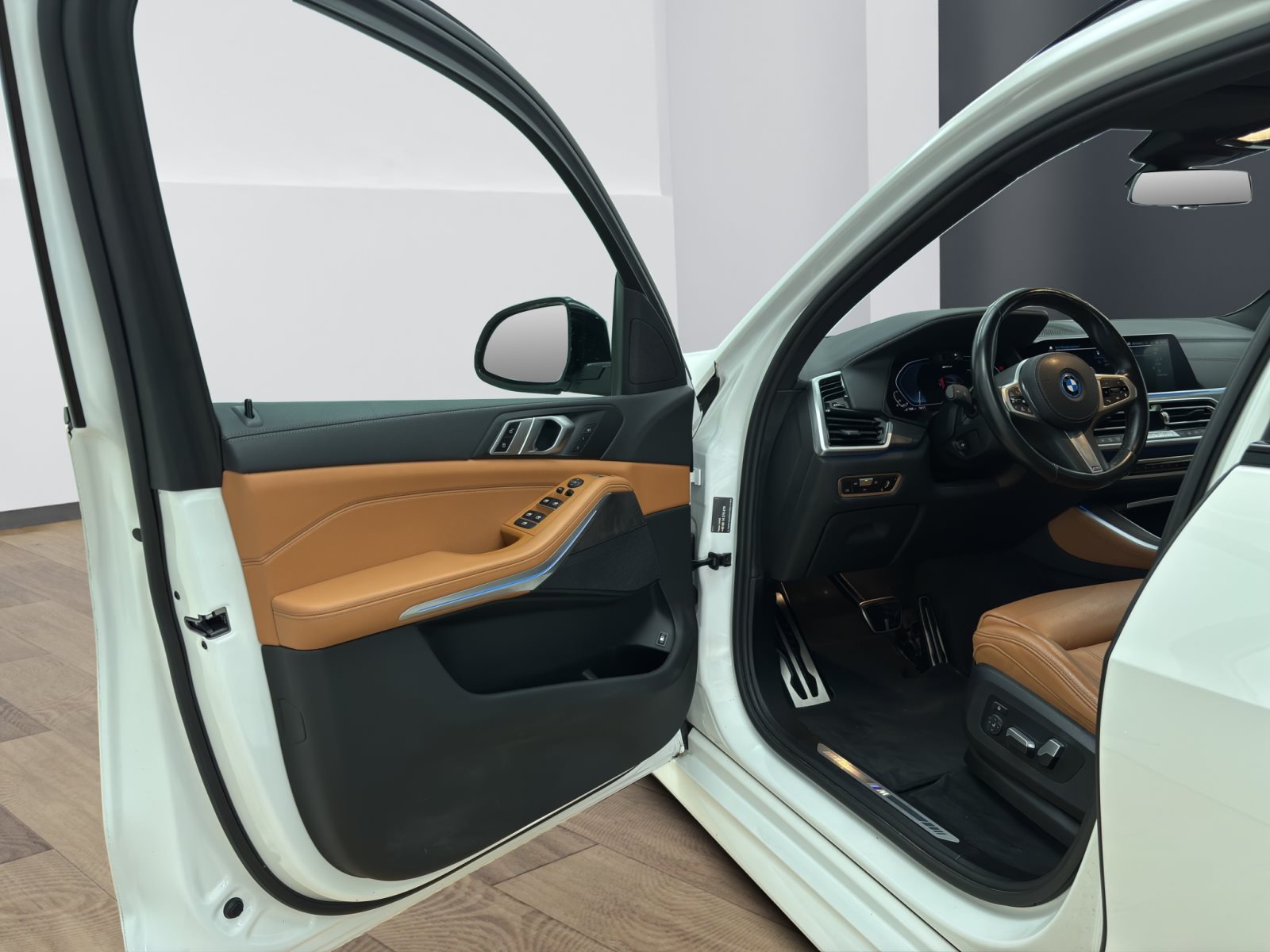 Fahrzeugabbildung BMW X5 xDrive45e [M Sport, DA Prof., HUD, AHK, HiFi]