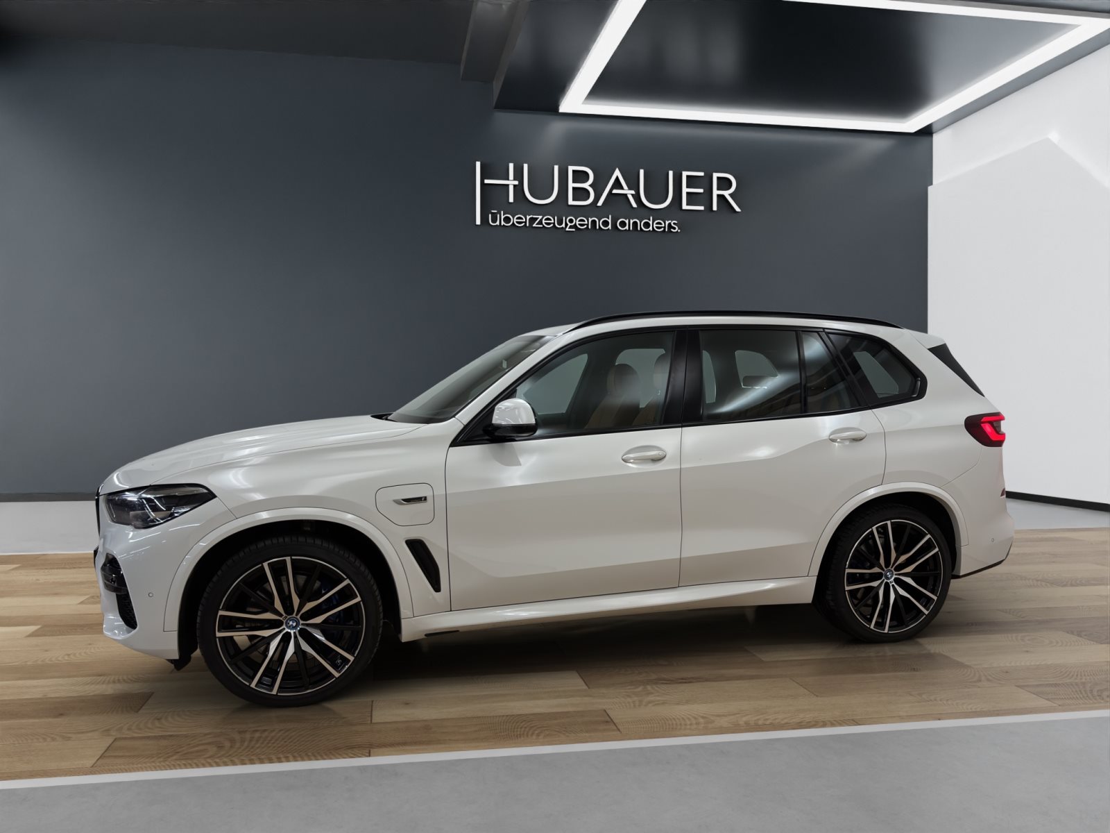 Fahrzeugabbildung BMW X5 xDrive45e [M Sport, DA Prof., HUD, AHK, HiFi]
