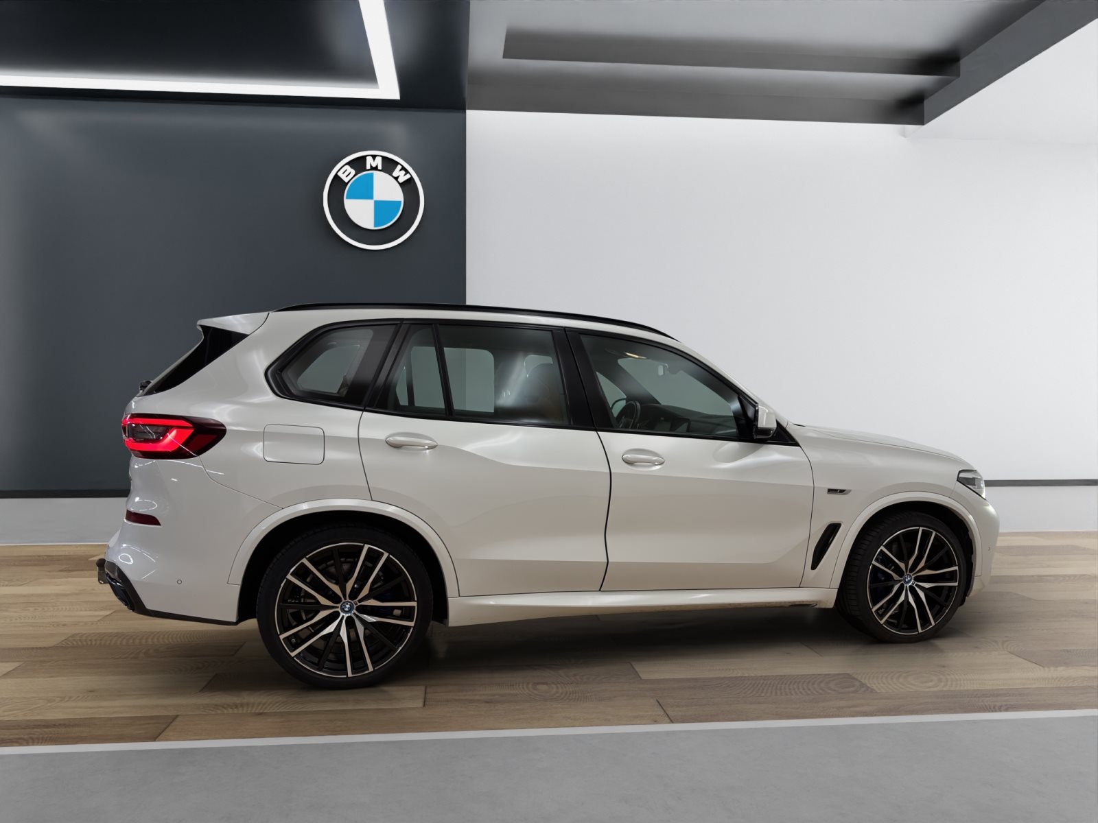 Fahrzeugabbildung BMW X5 xDrive45e [M Sport, DA Prof., HUD, AHK, HiFi]