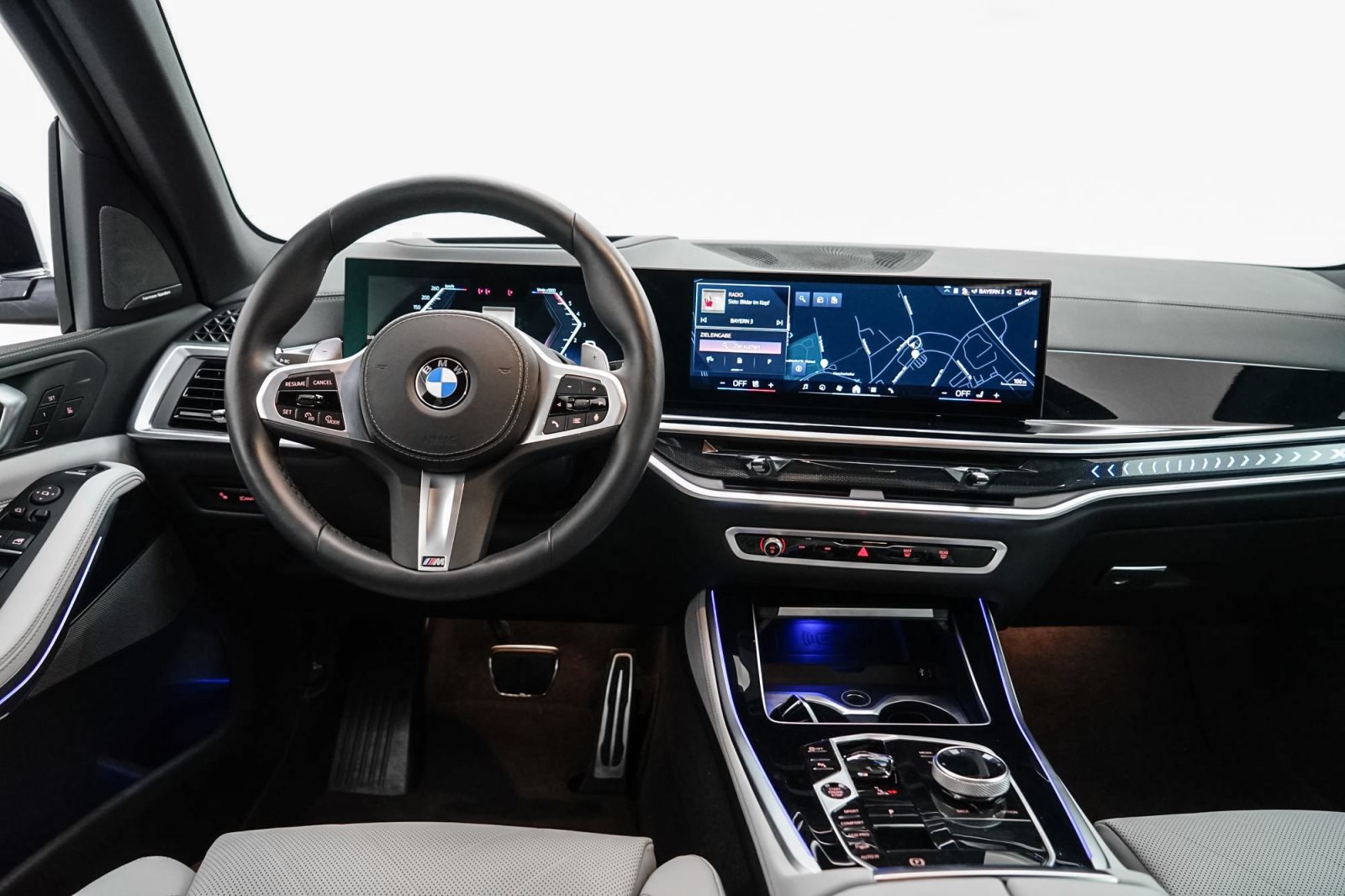 Fahrzeugabbildung BMW X5 xDrive30d [M Sport, HUD, AHK, ACC, h&k Sound]