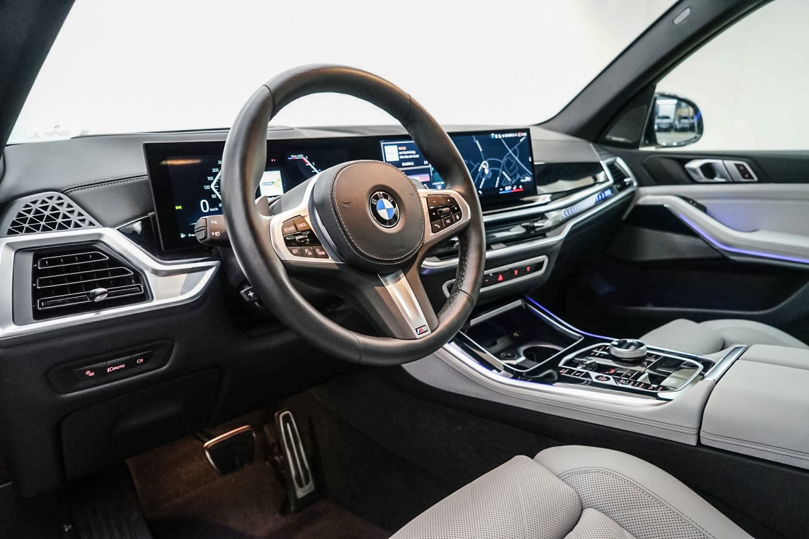 Fahrzeugabbildung BMW X5 xDrive30d [M Sport, HUD, AHK, ACC, h&k Sound]