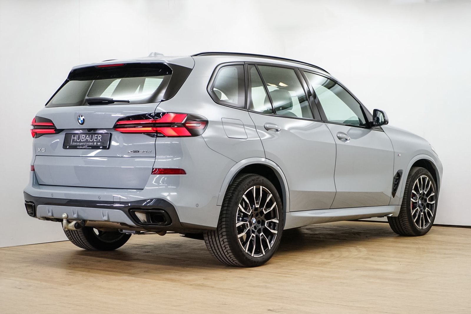 Fahrzeugabbildung BMW X5 xDrive30d [M Sport, HUD, AHK, ACC, h&k Sound]