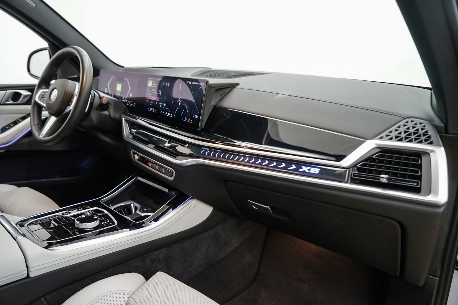 Fahrzeugabbildung BMW X5 xDrive30d [M Sport, HUD, AHK, ACC, h&k Sound]