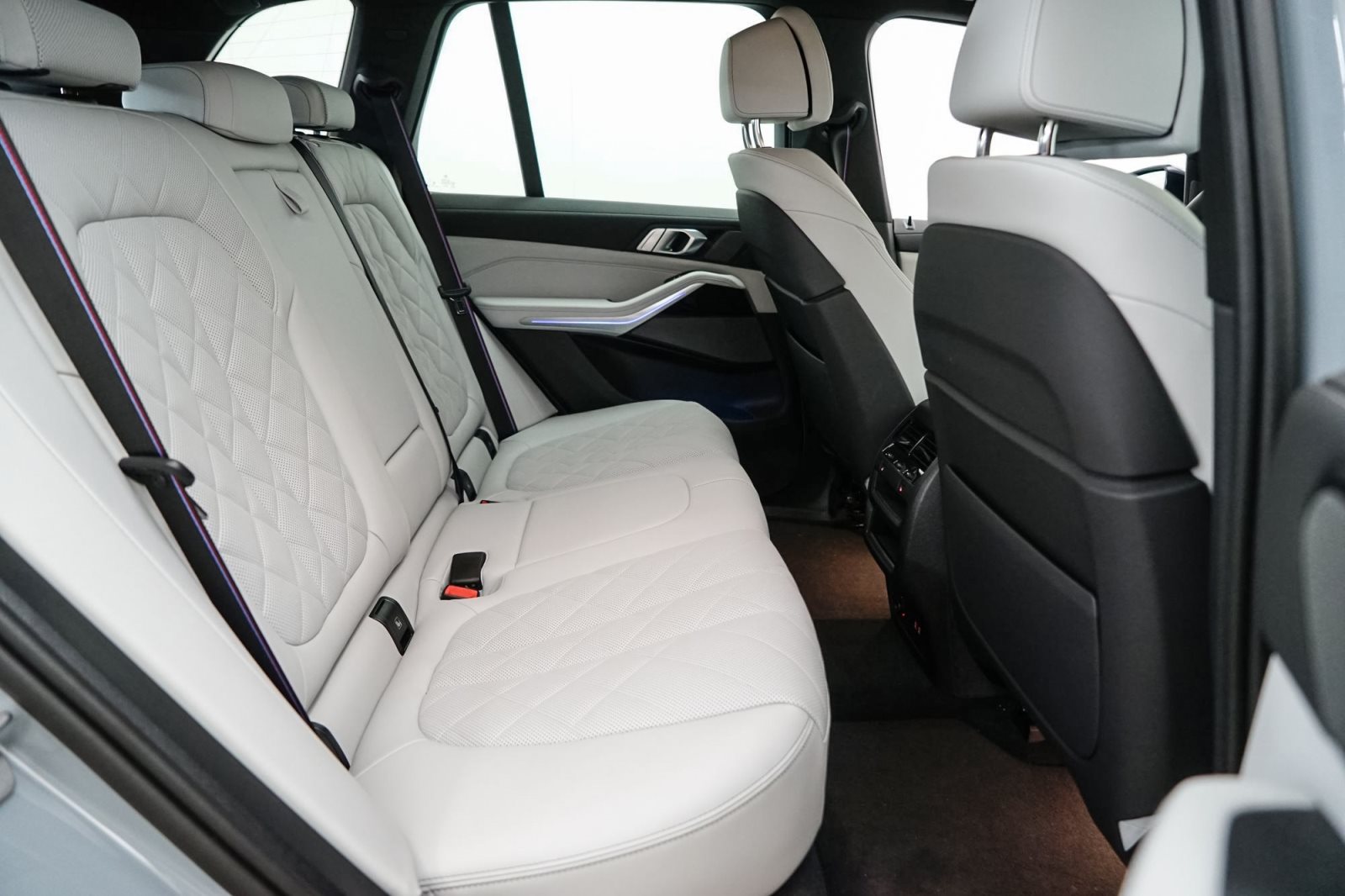 Fahrzeugabbildung BMW X5 xDrive30d [M Sport, HUD, AHK, ACC, h&k Sound]