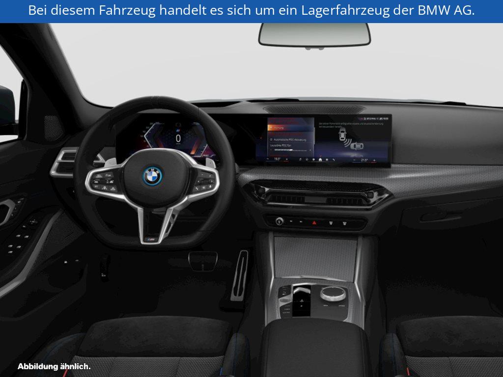 Fahrzeugabbildung BMW 330e Limousine