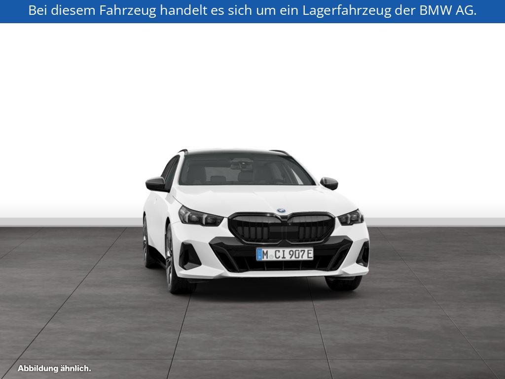 Fahrzeugabbildung BMW 550e xDrive Touring
