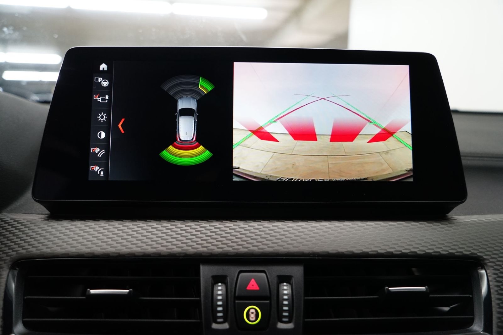 Fahrzeugabbildung BMW X2 xDrive25e [M Sport, HUD, ACC, RFK, LED, SHZ]