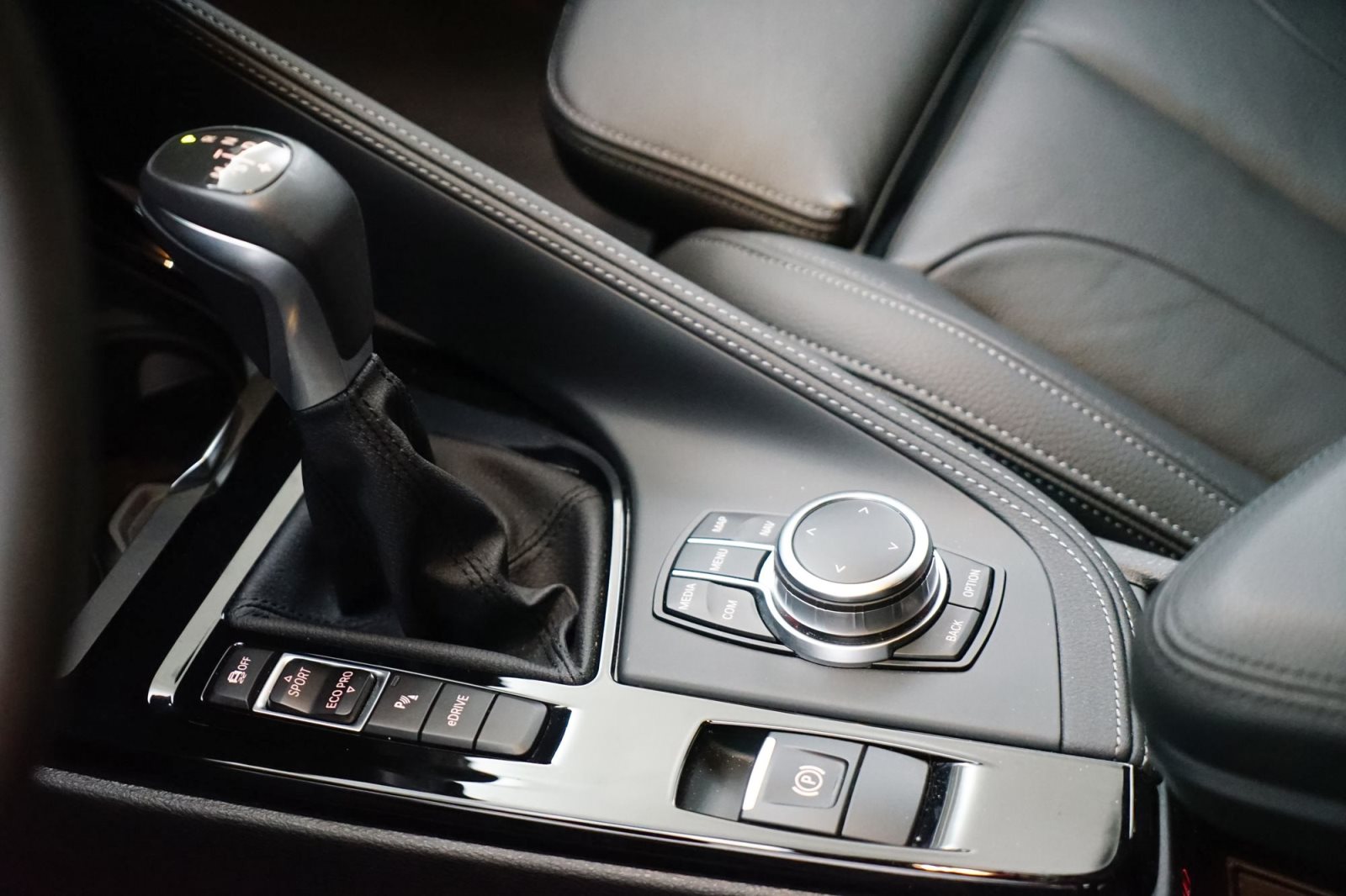 Fahrzeugabbildung BMW X2 xDrive25e [M Sport, HUD, ACC, RFK, LED, SHZ]