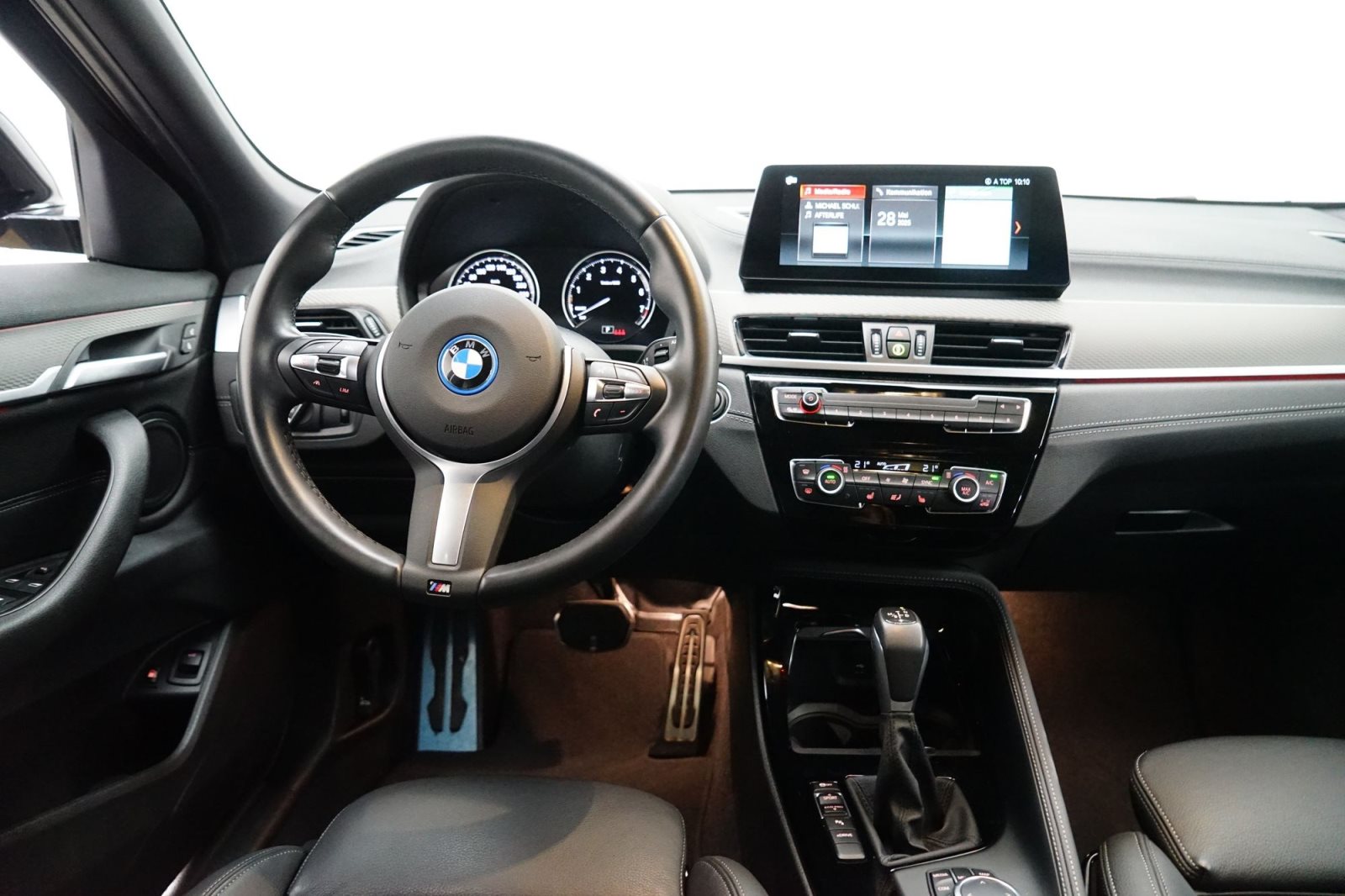 Fahrzeugabbildung BMW X2 xDrive25e [M Sport, HUD, ACC, RFK, LED, SHZ]