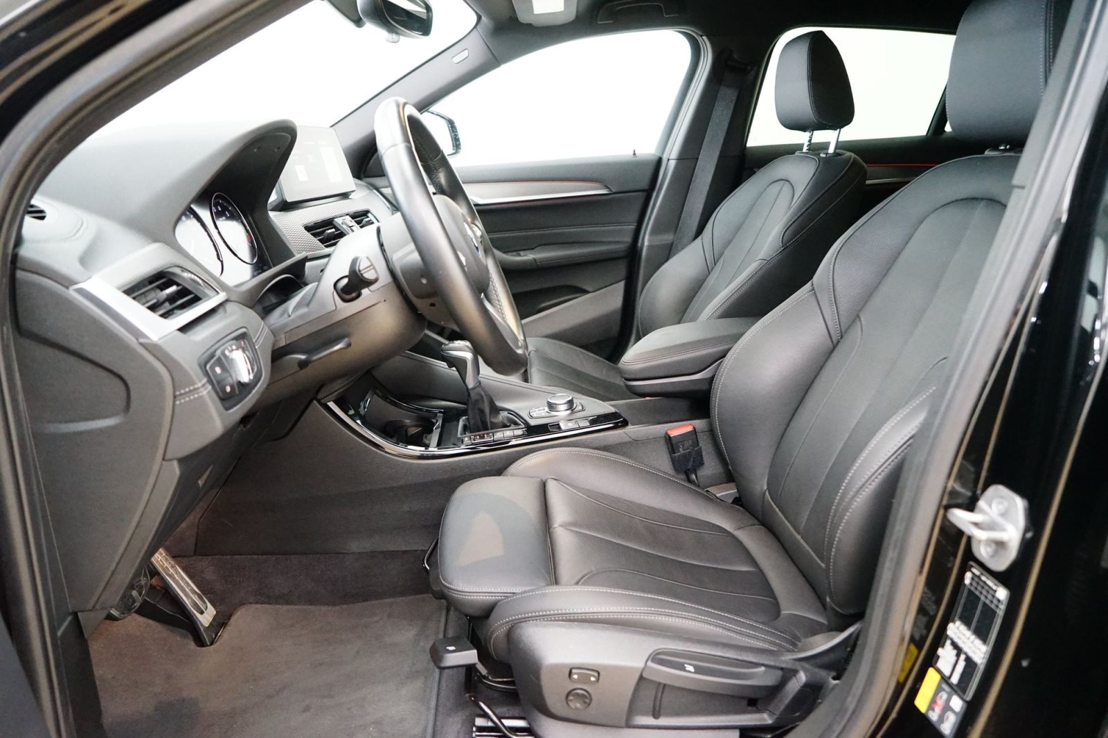 Fahrzeugabbildung BMW X2 xDrive25e [M Sport, HUD, ACC, RFK, LED, SHZ]