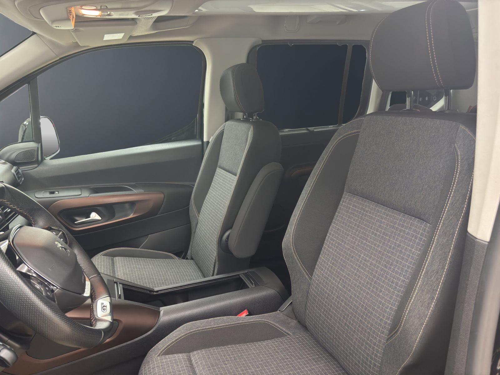 Fahrzeugabbildung Peugeot Rifter 1.2 PureTech 130 [ACC, RFK, SHZ, 17 LMR]