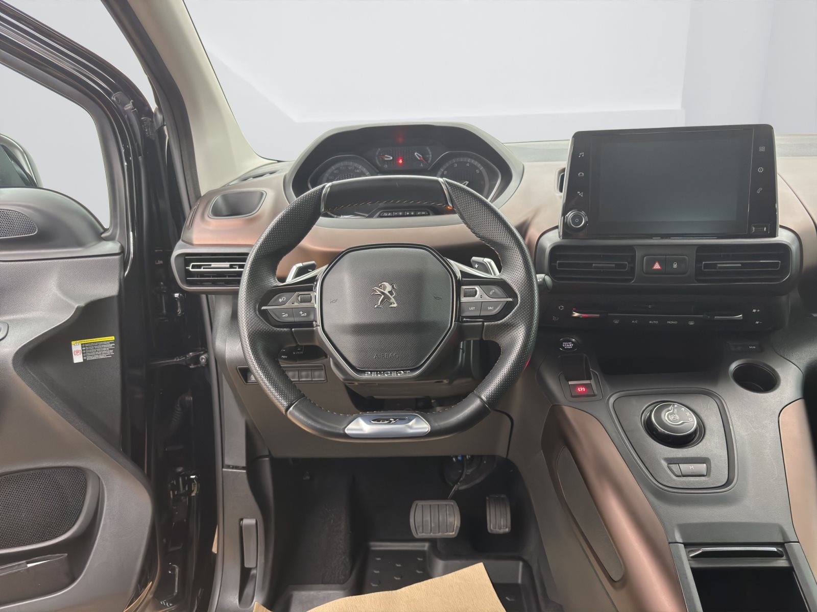 Fahrzeugabbildung Peugeot Rifter 1.2 PureTech 130 [ACC, RFK, SHZ, 17 LMR]