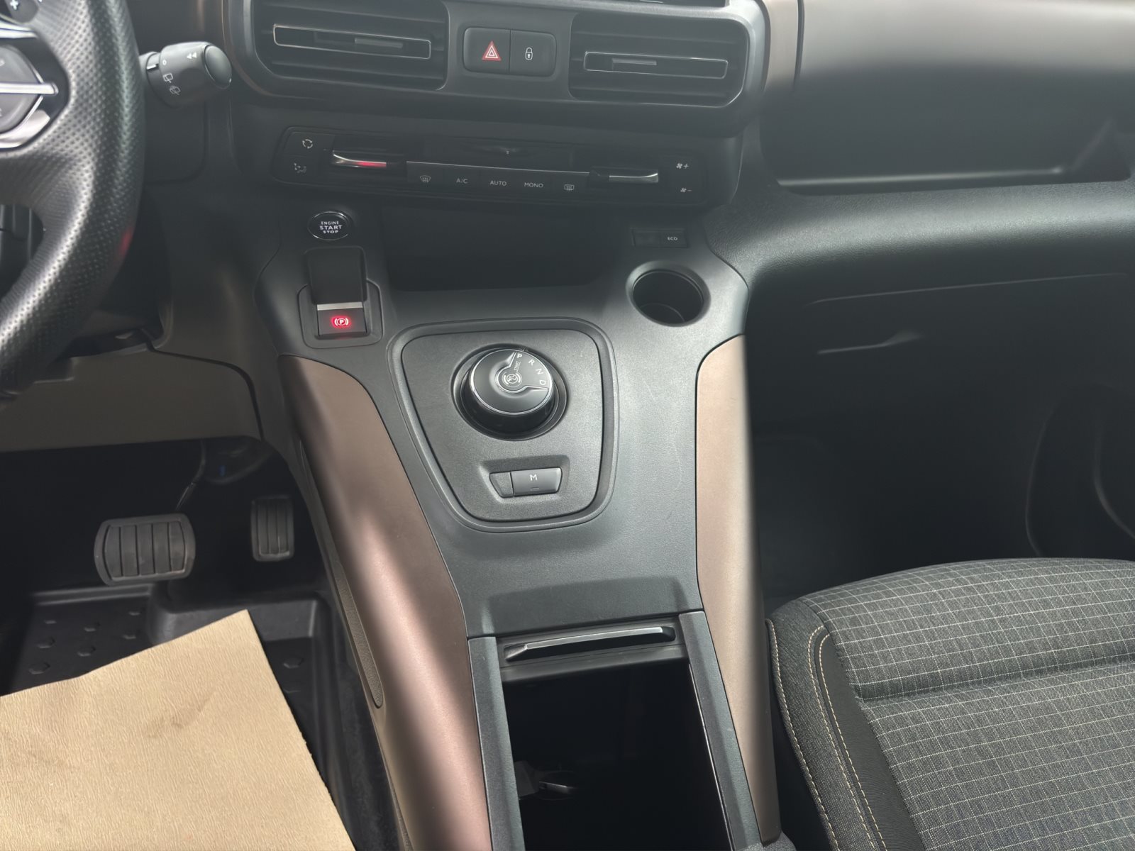 Fahrzeugabbildung Peugeot Rifter 1.2 PureTech 130 [ACC, RFK, SHZ, 17 LMR]