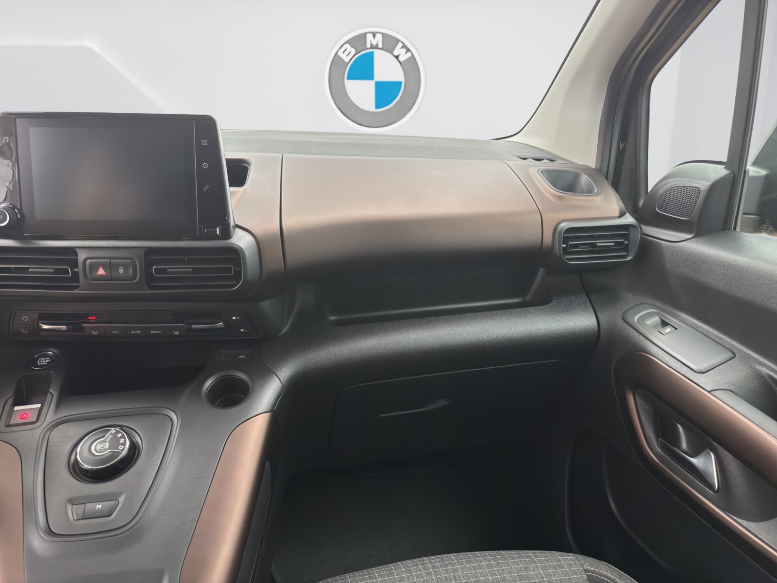 Fahrzeugabbildung Peugeot Rifter 1.2 PureTech 130 [ACC, RFK, SHZ, 17 LMR]