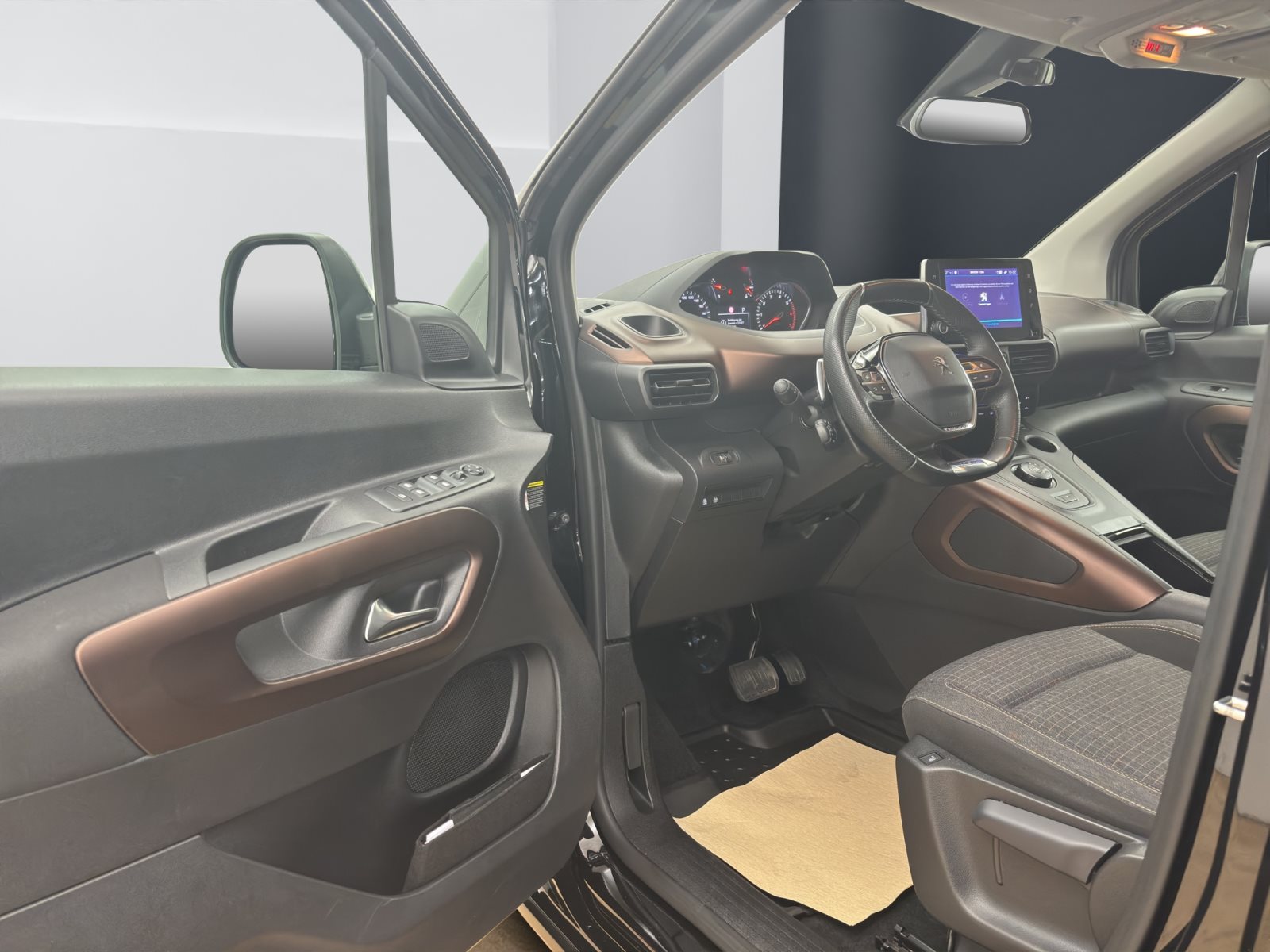Fahrzeugabbildung Peugeot Rifter 1.2 PureTech 130 [ACC, RFK, SHZ, 17 LMR]