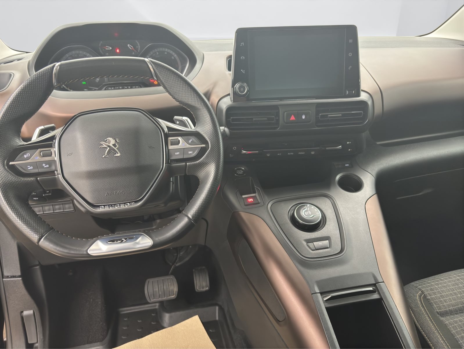 Fahrzeugabbildung Peugeot Rifter 1.2 PureTech 130 [ACC, RFK, SHZ, 17 LMR]