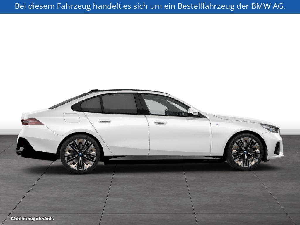 Fahrzeugabbildung BMW i5 eDrive40 Limousine