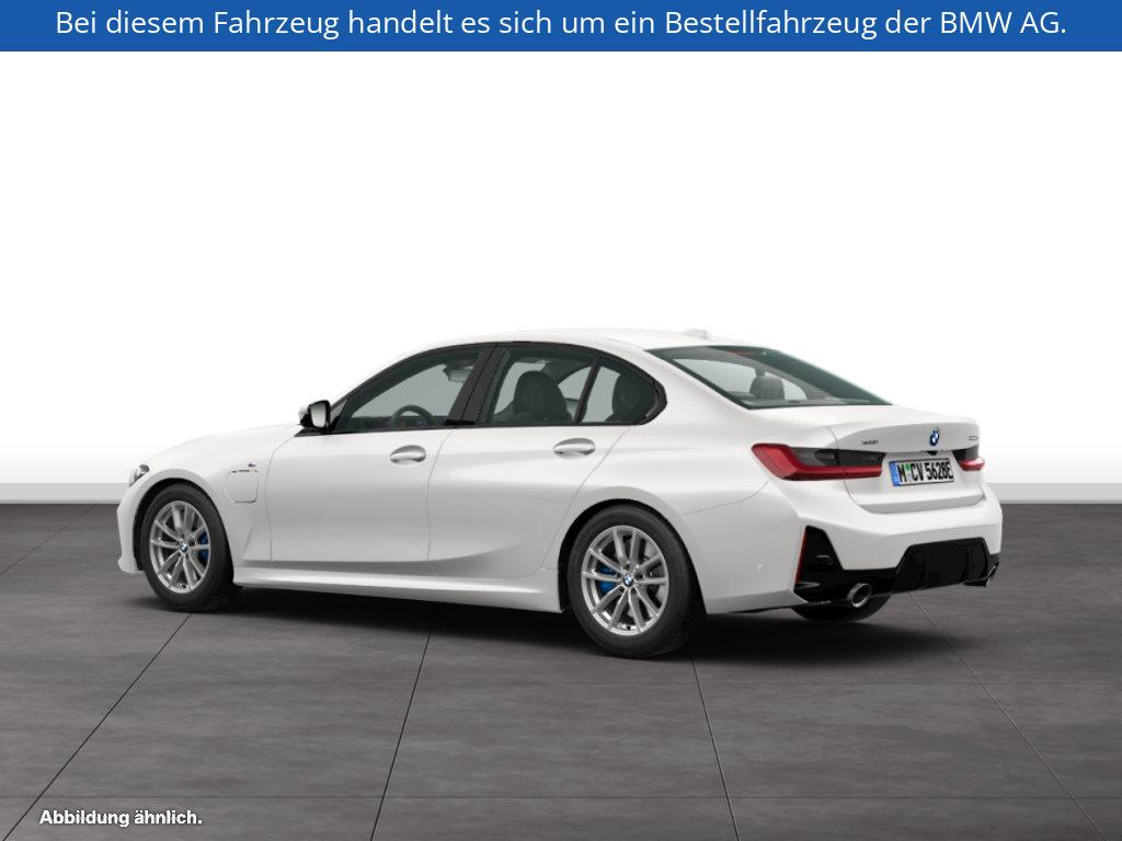 Fahrzeugabbildung BMW 330e xDrive Limousine