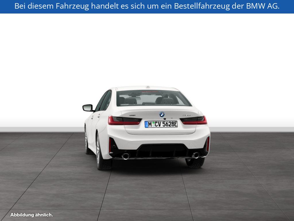 Fahrzeugabbildung BMW 330e xDrive Limousine