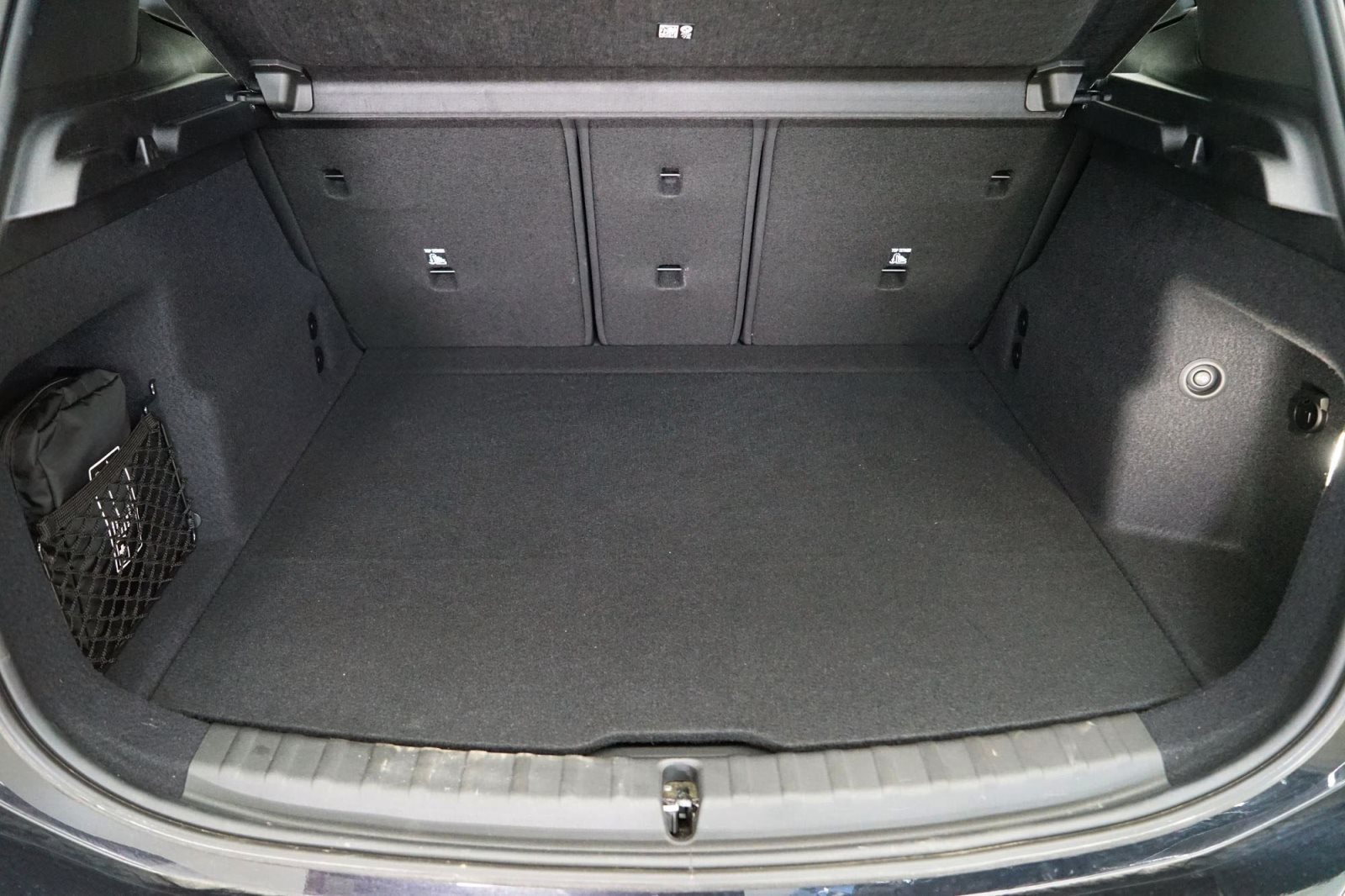 Fahrzeugabbildung BMW 218i Active Tourer [Navi, AHK, RFK, SHZ, LED]