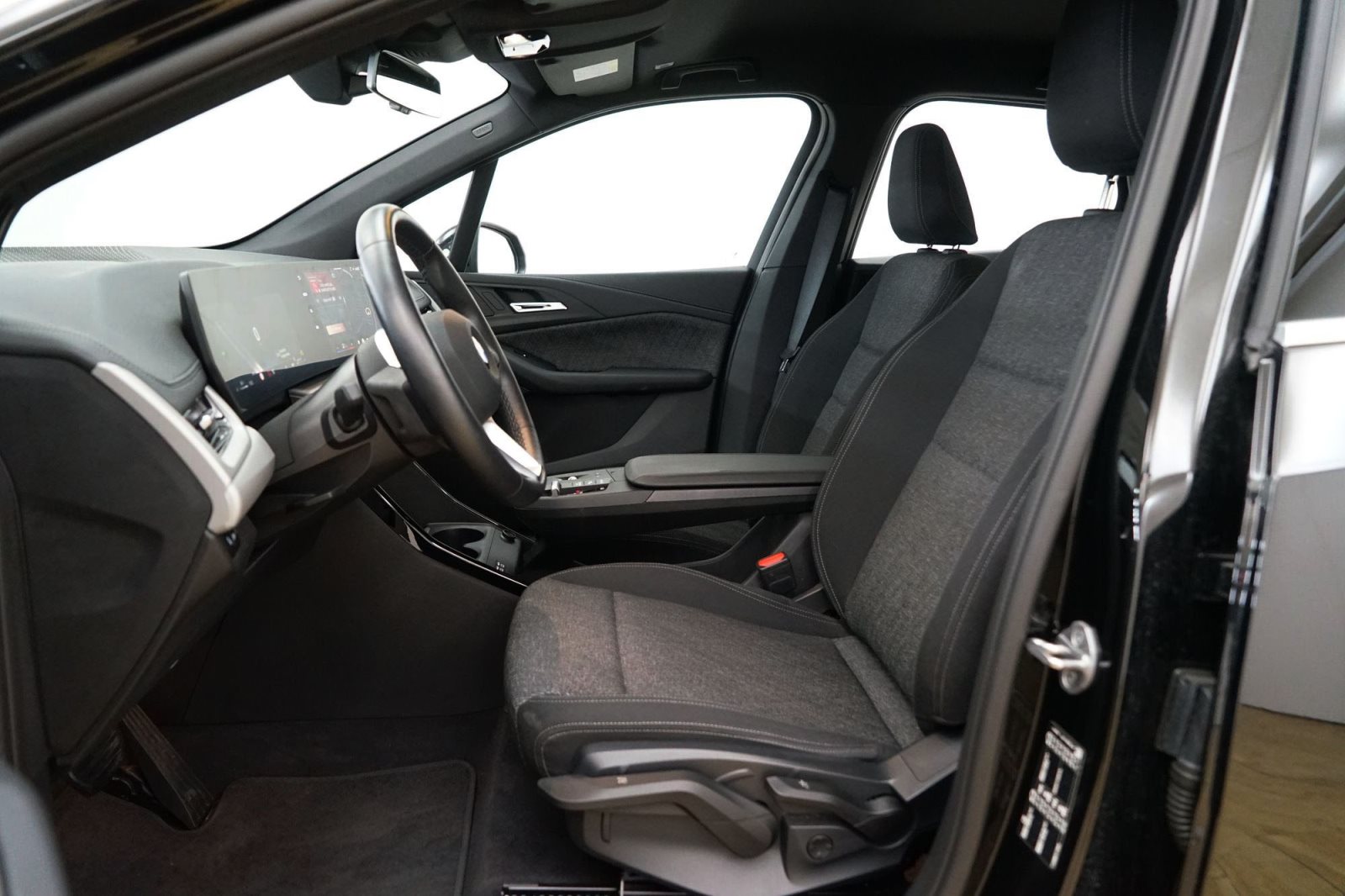 Fahrzeugabbildung BMW 218i Active Tourer [Navi, AHK, RFK, SHZ, LED]