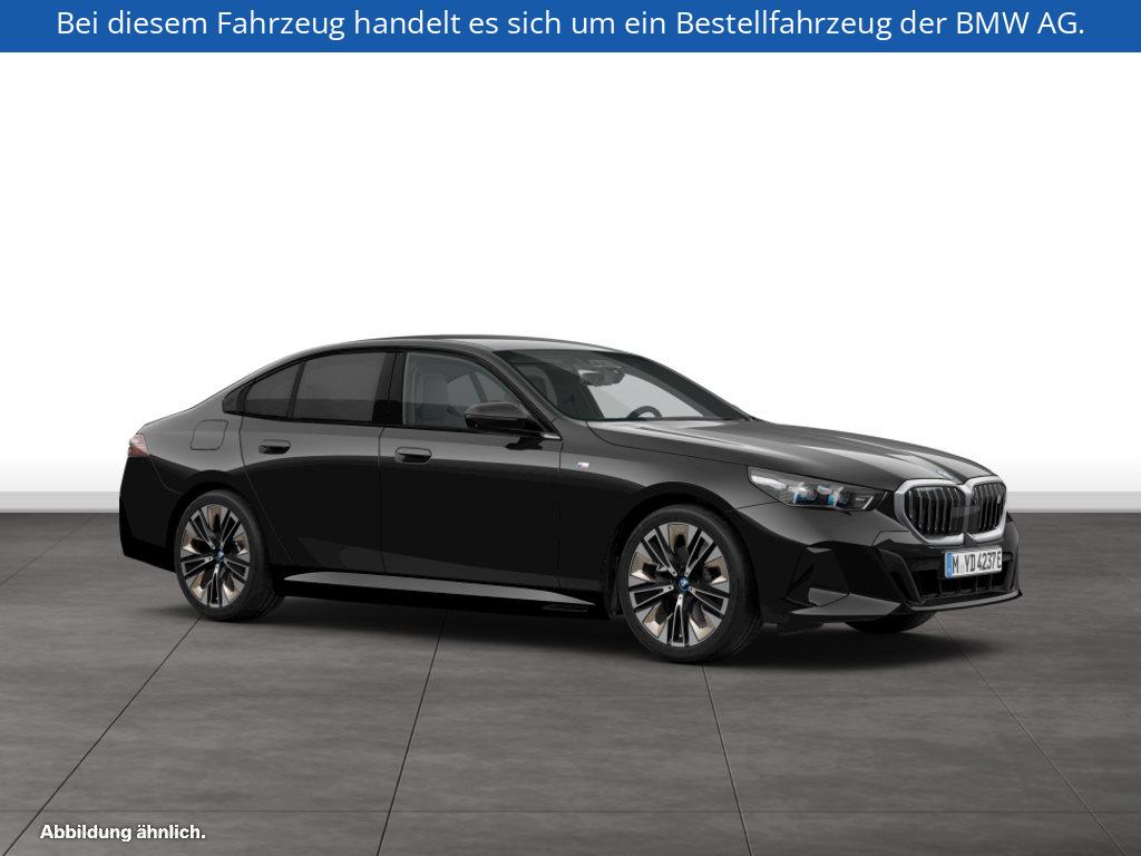 Fahrzeugabbildung BMW i5 xDrive40 Limousine