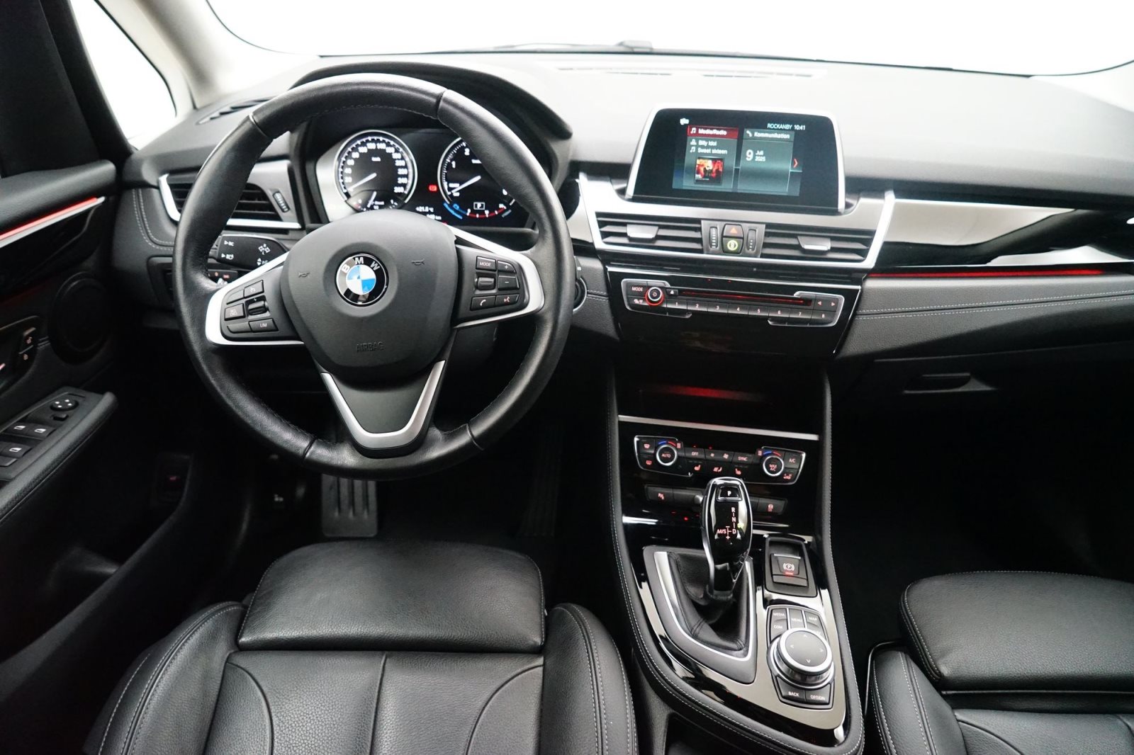 Fahrzeugabbildung BMW 220d xDrive Active Tourer [Sport Line, Navi]